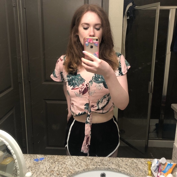 Pal springs pink crop top for summer ☀️ - Picture 3 of 4